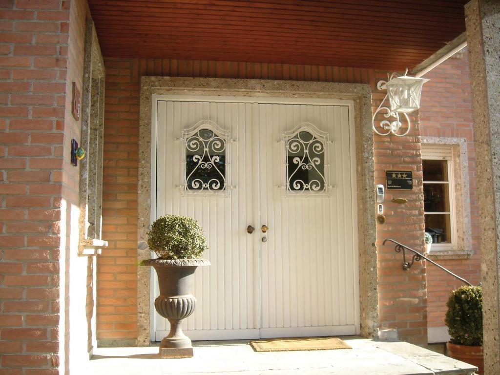 Hotel B&B Bredl In Der Villa Ballestrem Straubing Room photo